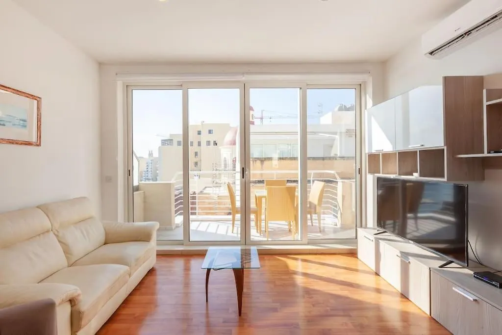 スリーマBeautiful 2Br Just Off The Promenade With Seaviews By 360 Estatesアパートメント アパート